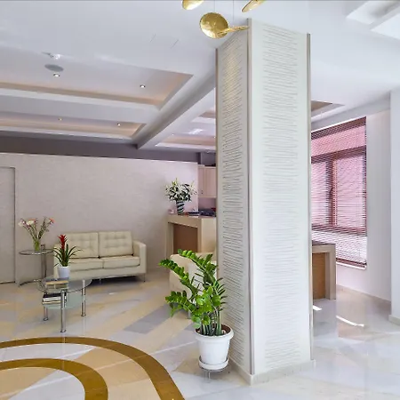 Leonidas & מלון דירות