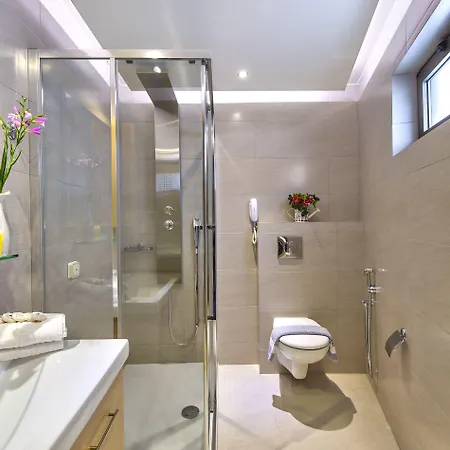 מלון דירות Leonidas &