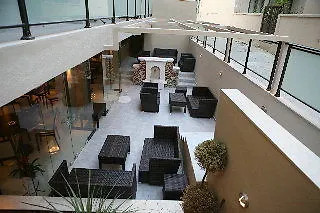 Aparthotel Leonidas & 3*