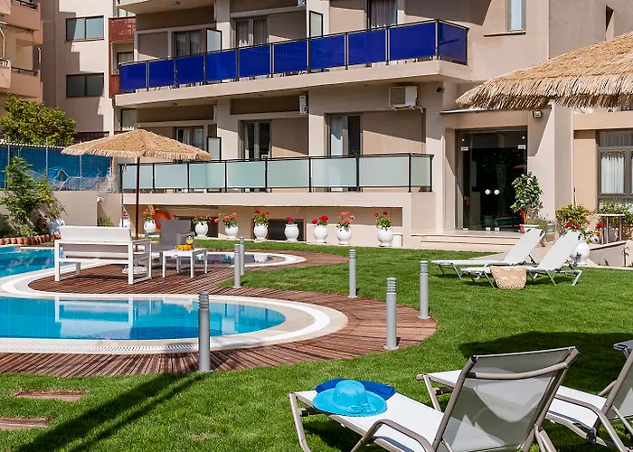Aparthotel Leonidas & 3*