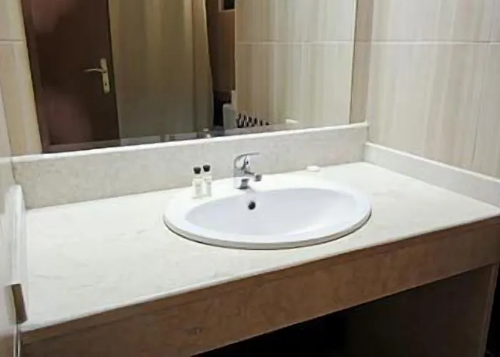 Leonidas & Aparthotel