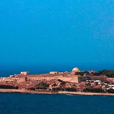 Aparthotel Leonidas & 3*