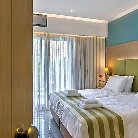 Leonidas & Aparthotel 3*