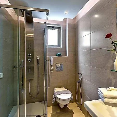 Leonidas & Aparthotel