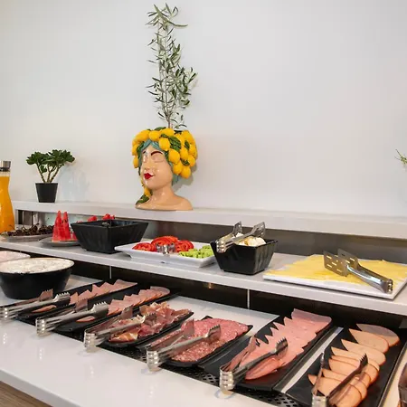 Leonidas & شقة فندقية 3*