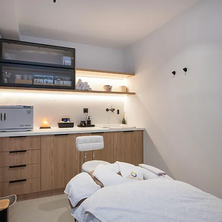 Leonidas & شقة فندقية ريثيمنو