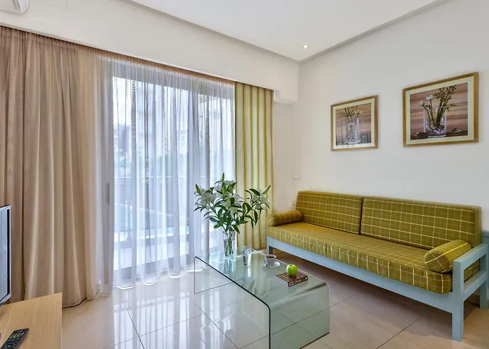 Leonidas & Apartmanhotel 3*