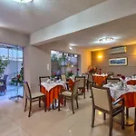 莱昂尼达斯公寓式酒店