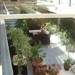 莱昂尼达斯公寓式酒店