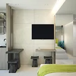 莱昂尼达斯公寓式酒店