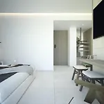 莱昂尼达斯公寓式酒店