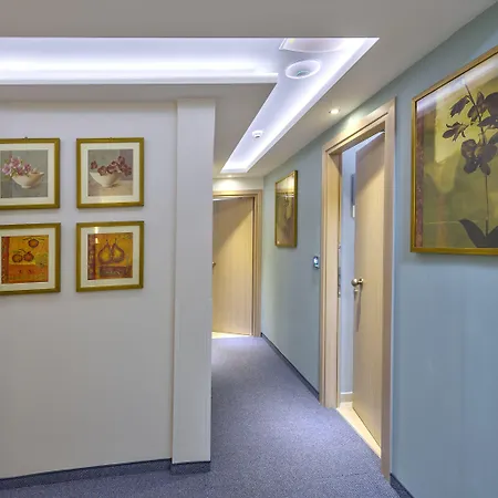 Leonidas & Appart hôtel 3*