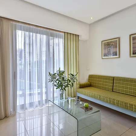 Leonidas & Aparthotel 3*